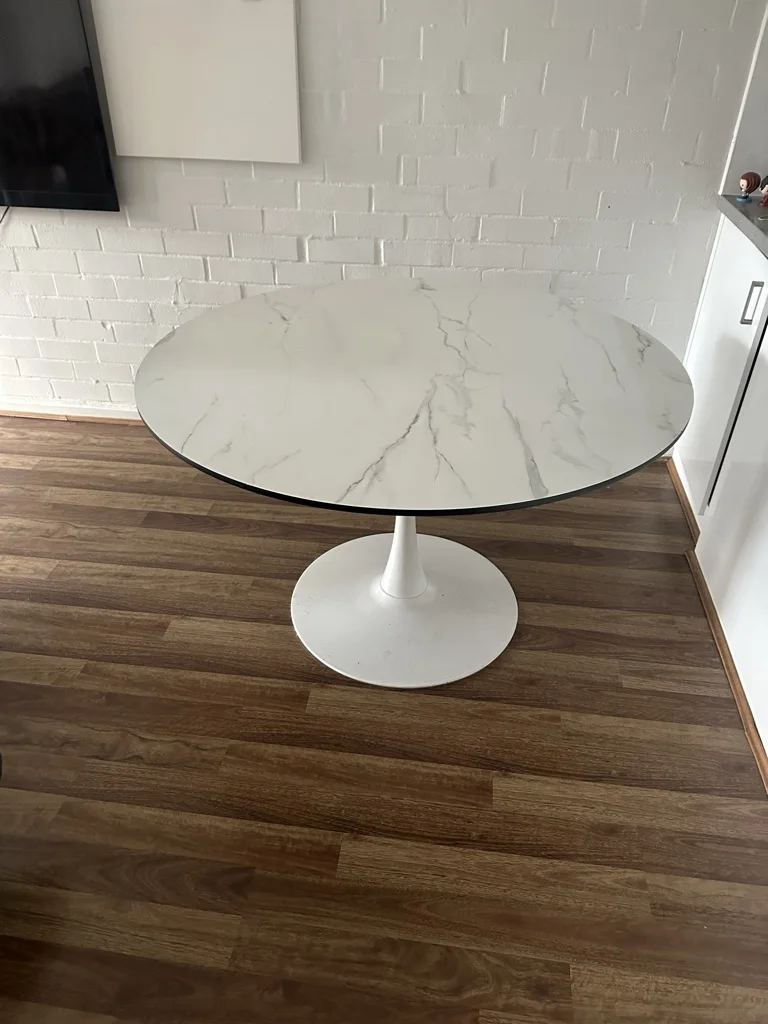 Round dinning table - Mint condition - Richmond, Melbourne - Additional photo 3 | Zirkly
