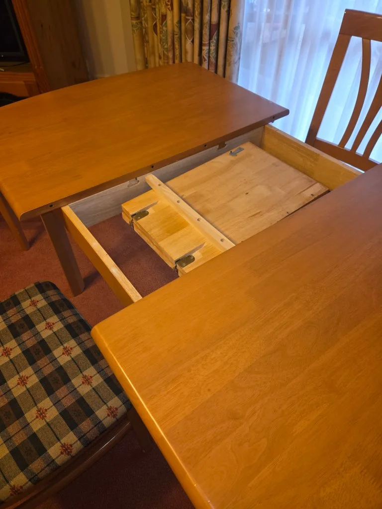 Wooden dining table with four chairs - Good condition - Berwick, Melbourne - Additional photo 2 | Zirkly