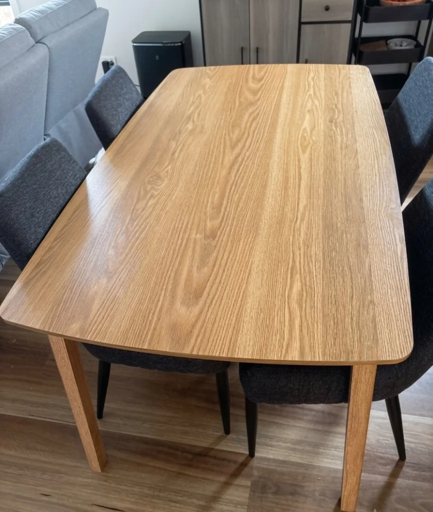 Dining table - Good condition - Truganina, Melbourne | Zirkly