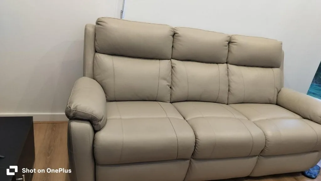 5 seater Leather recliner sofa set with leather protection - Mint condition - Mambourin, Melbourne - Additional photo 3 | Zirkly