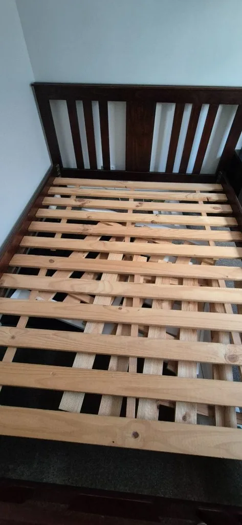 Queen size bed frame - photo 2