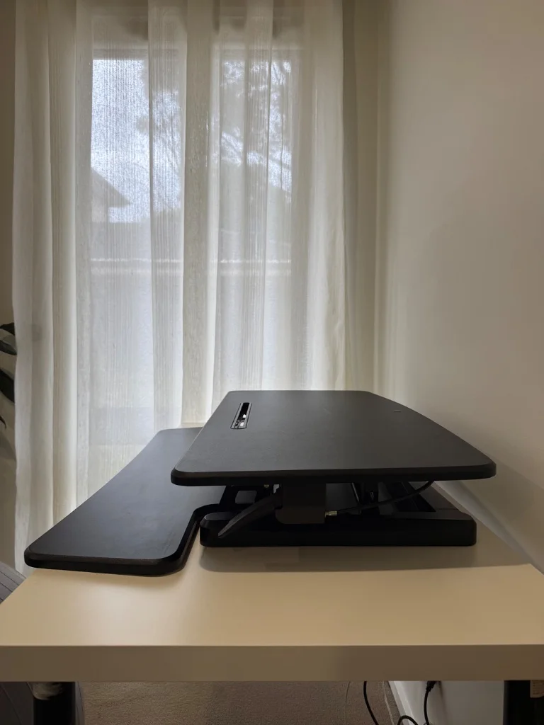 Sit stand desk - Mint condition - Ferntree Gully, Melbourne - Additional photo 2 | Zirkly