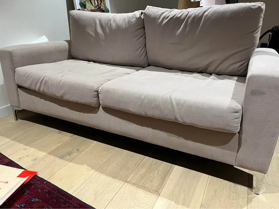Plush sofa - Mint condition - Fitzroy North, Melbourne - Additional photo 2 | Zirkly