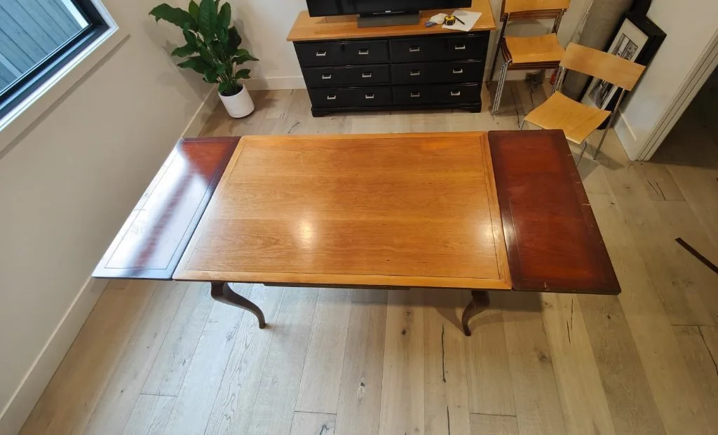 Table - Good condition - Brighton, Melbourne - Additional photo 2 | Zirkly