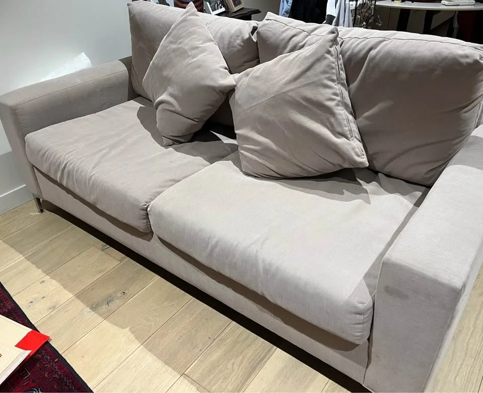 Plush sofa - Mint condition - Fitzroy North, Melbourne | Zirkly