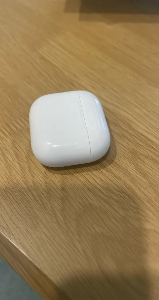Apple AirPods (1st/2nd Generation) - Mint condition - Ormond, Melbourne | Zirkly