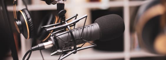 11 Business Podcasts to Check for Business Insights