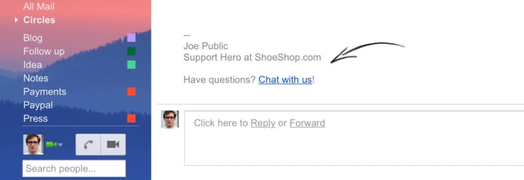 Email signature with a link to live chat