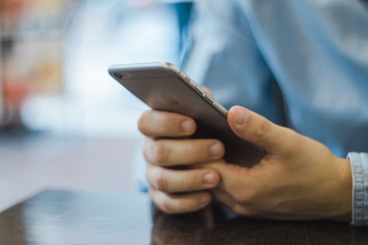 Man holding iphone