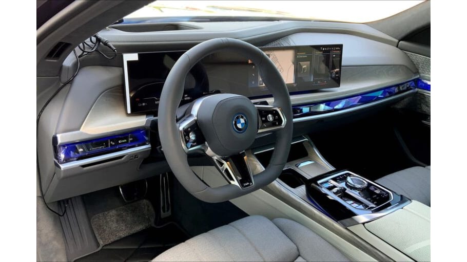BMW i7