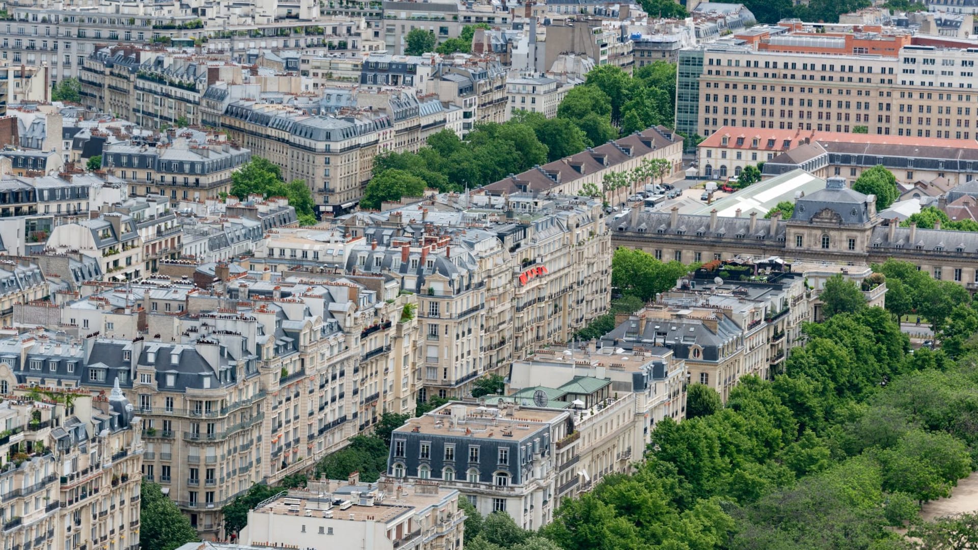 Aston Martin in Paris
