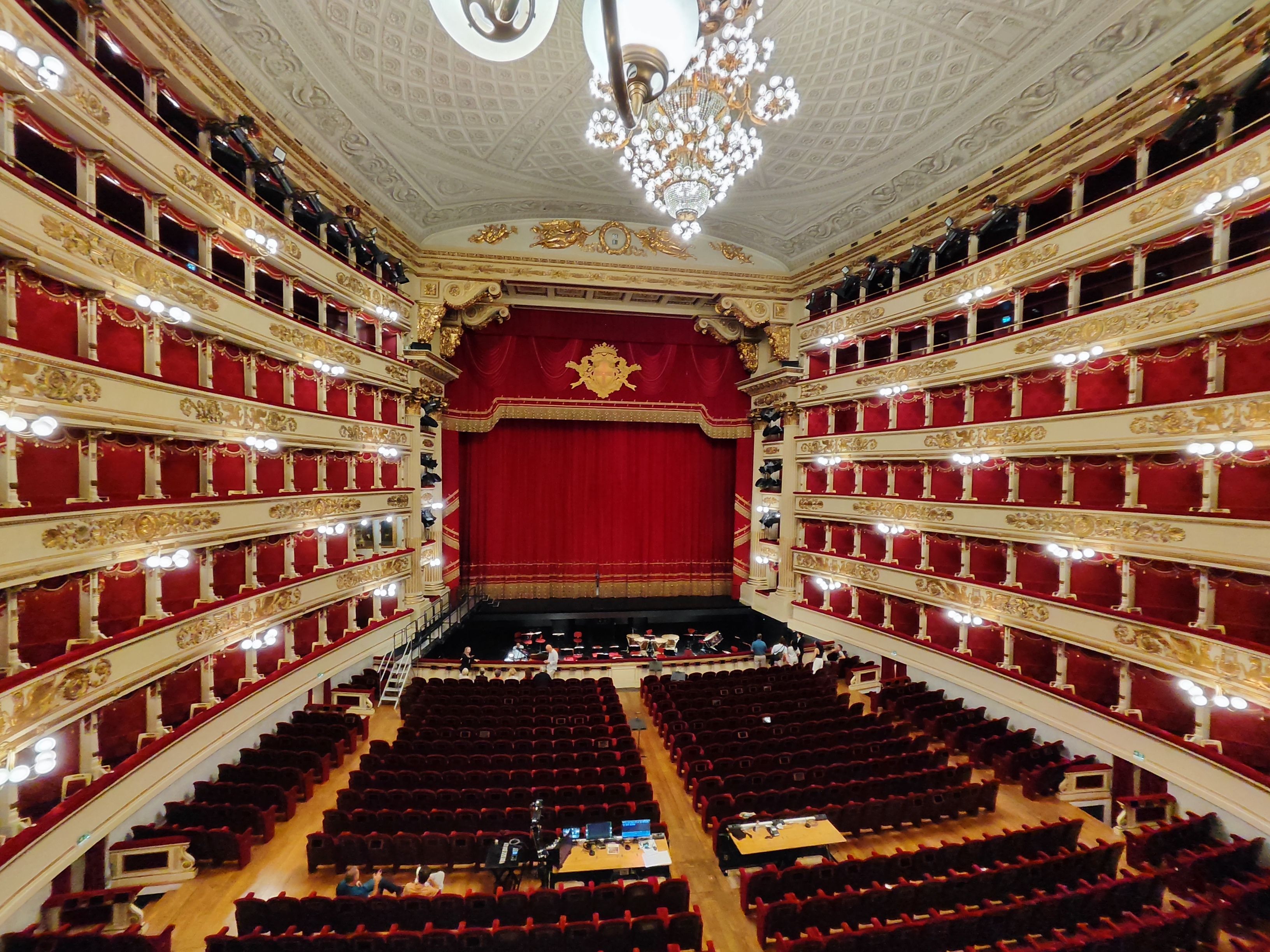 Prima della Scala, Milan