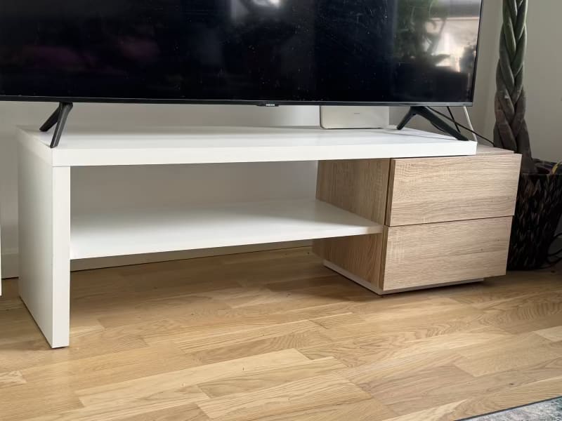 میز تلویزیون بسیار شیک و کاربردی سفید/چوبی — Iranian Second hand in Rødovre, Denmark