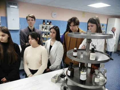 Ростовские школьники познакомились с профессией провизора в ходе экскурсий в Учебную аптеку РостГМУ