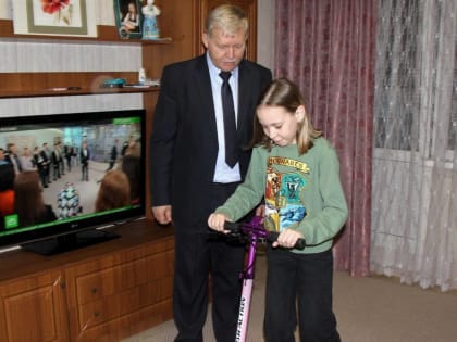 «Единая Россия» в Волгодонске продолжает участвовать в акции «Елка желаний»