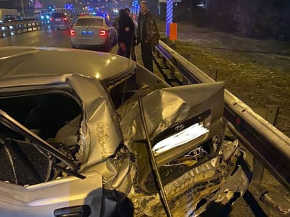 Крупный пожар в заброшенном здании произошел в Шахтах