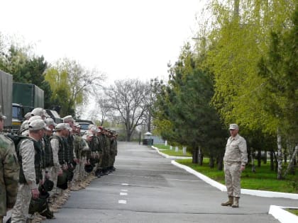 Духовник Южного округа войск Национальной гвардии РФ благословил личный состав одного из спецподразделений в долгосрочную командировку