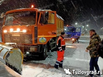 Новочеркасск от снега помогают чистить ростовские коммунальщики, видео