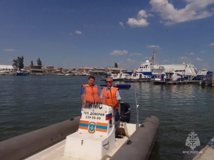 Не заплывайте за буйки: на пляжах Таганрога проходят рейды