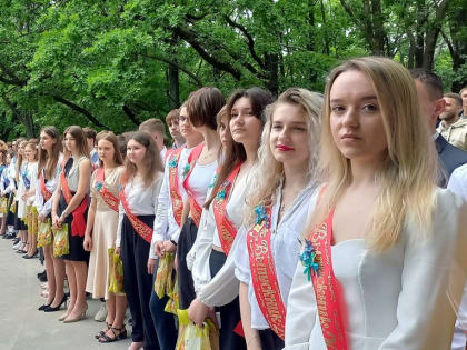 Инна Титаренко пожелала выпускникам, чтобы их мечты сбылись