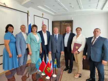 В рамках официального визита делегации Могилевского района состоялось подписание соглашений о сотрудничестве Азовским районом Ростовской области Российской Федерации и Могилевским 