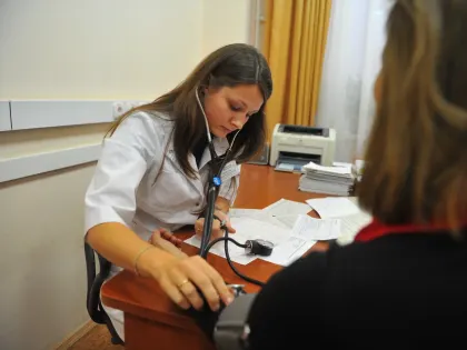 Двух родственниц-пенсионерок из Ростова «скорая» забрала сразу из кабинета врача