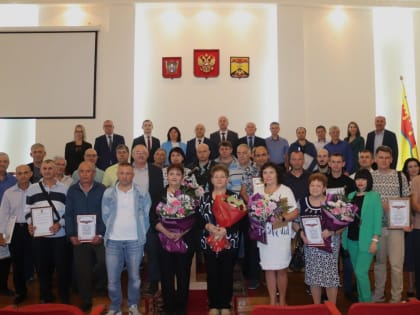 Депутат Ирина Жукова поздравила шахтинцев с Днем машиностроителя