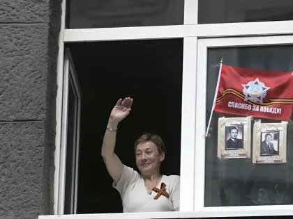 Ростову пообещали парад на День Победы, а людей пугают ценами на лекарства и молоко