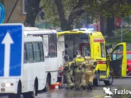 В Новочеркасске водитель автобуса сбил пешехода, двигаясь задом в запрещенном для этого месте, видео