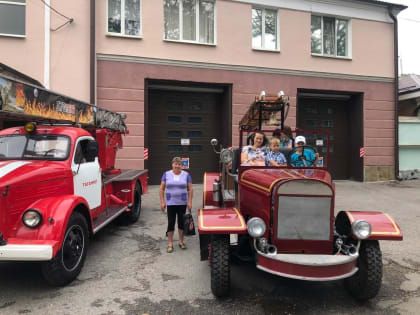 220 лет пожарной охране: таганрожцам показали раритетную технику