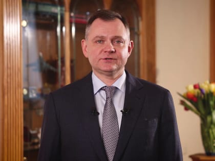 Юрий Слюсарь поздравил женщин Ростовской области с 8 Марта