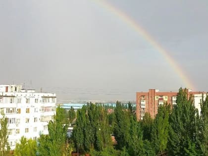 Гроза пришла в Таганрог и в небе появилась радуга