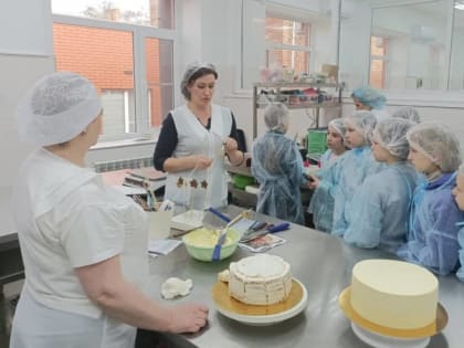 Депутат Ирина Жукова организовала экскурсию для детей Донбасса, находящихся в Шахтах