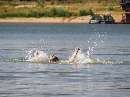 В РОСТОВСКОЙ ОБЛАСТИ КАЗАКИ СПАСЛИ БОЙЦА СВО, КОТОРЫЙ ЧУТЬ НЕ УТОНУЛ В РЕКЕ