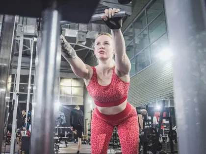 Как быстро похудеть после новогодних праздников: советы фитнес-тренера и нутрициолога