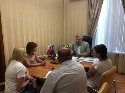 Депутат Виктор Водолацкий провел прием граждан в Азове