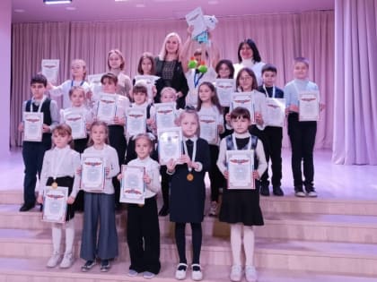 Депутат Ирина Жукова вручила призы победителям конкурсов рисунков в Шахтах