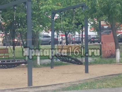 В поломке некачественных, кустарного производства качелей опять обвинят миллеровскую молодежь?