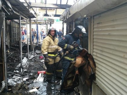 В Ростове загорелись ларьки в районе Центрального рынка