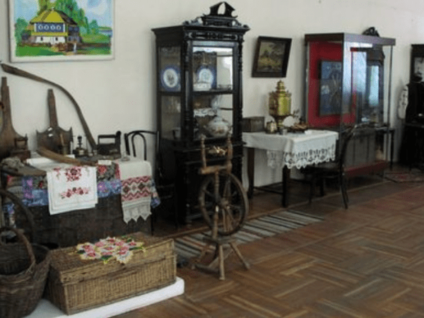 Образцовая церковно-приходская школа, ставшая краеведческим музеем в Ростовской области