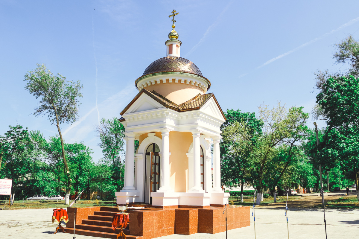 Часовня ростов на дону. Николаевская часовня Новочеркасск. Никольская Церковь Новочеркасск. Часовня на площади Левски в Новочеркасске. Площадь Левски в Новочеркасске.