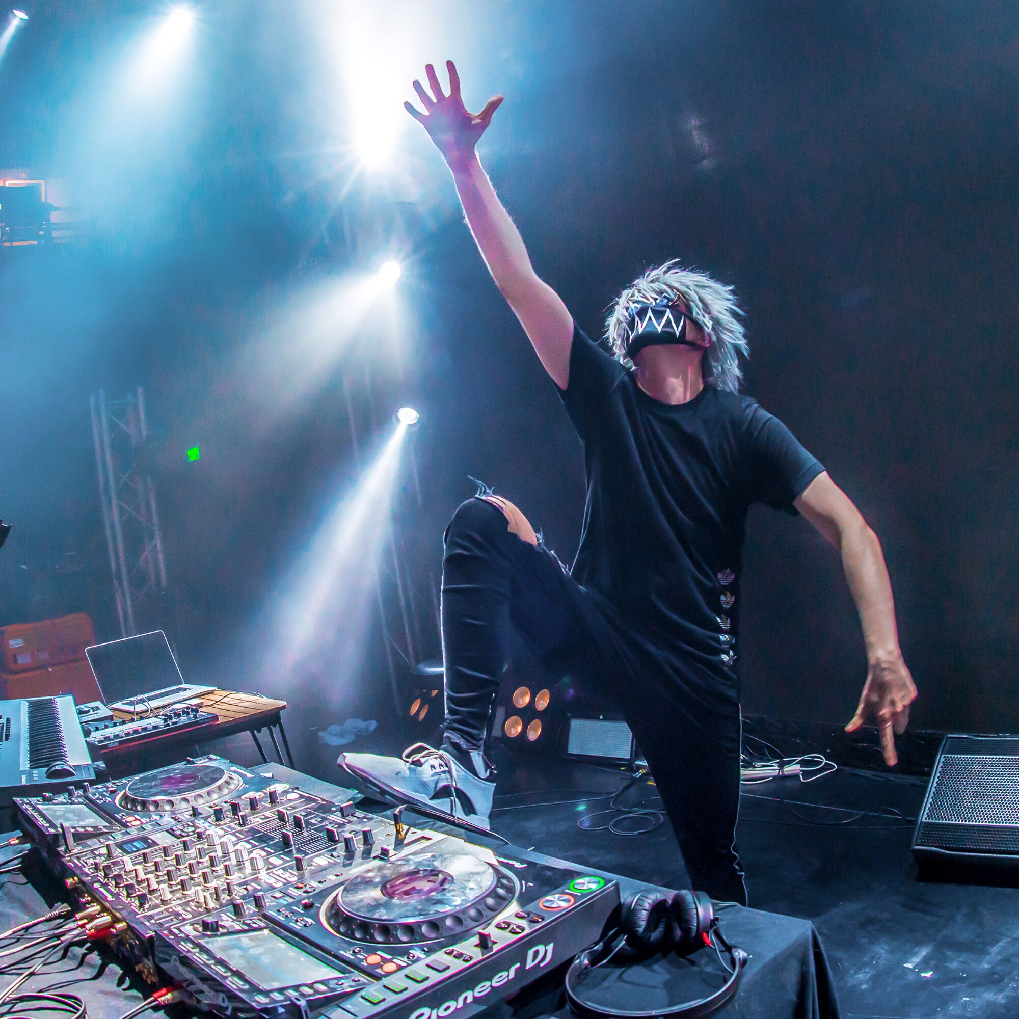 Book Tokyo Machine on BeatGig · Thousands of Artists at Your