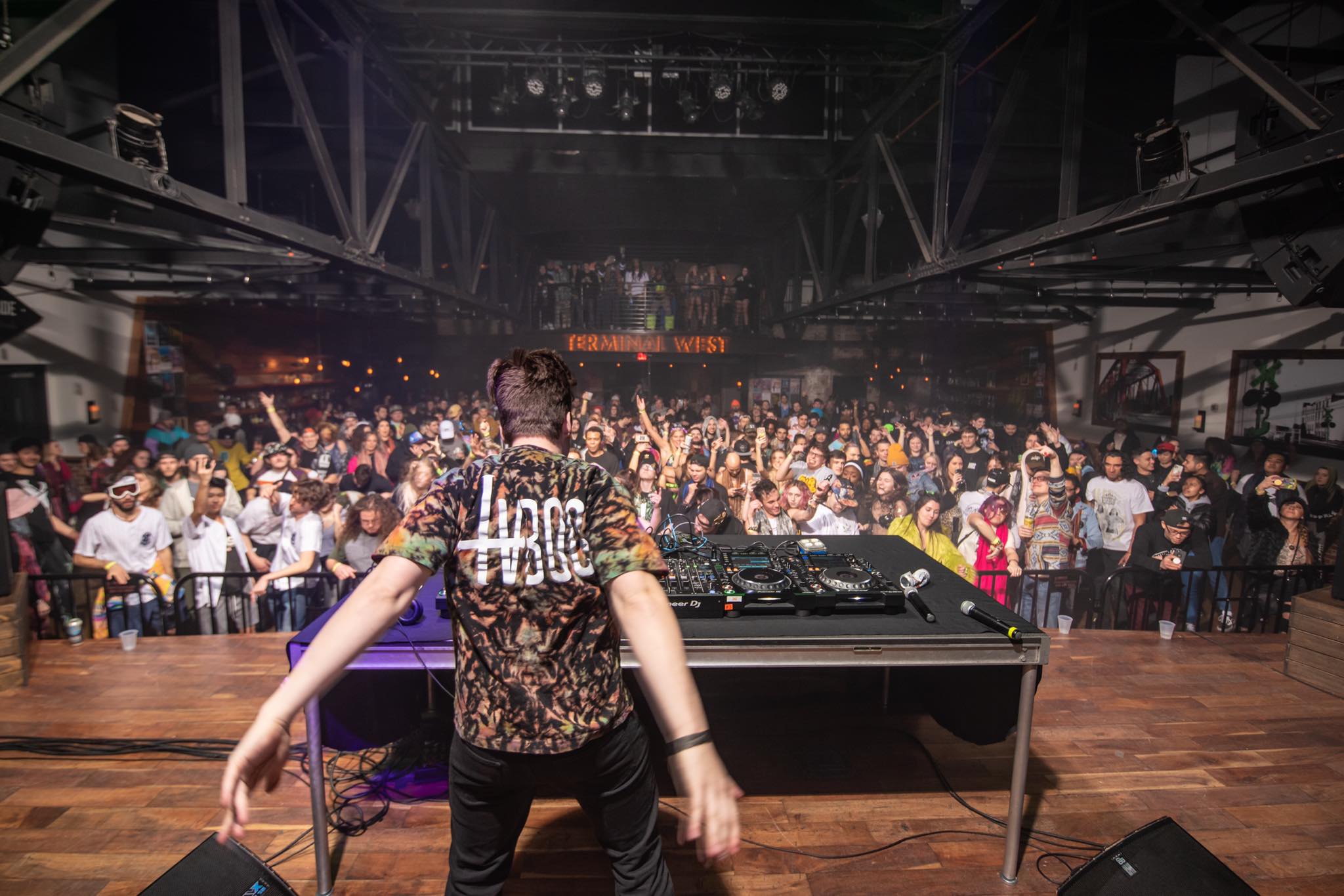 Book Tvboo On Beatgig Thousands Of Artists At Your Fingertips