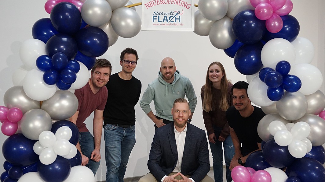 Das Team von Sunlab bei der Neueröffnung von Nähwelt Flach