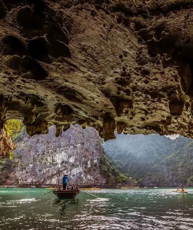 1-Day Ha Long Bay Cruise w/ Titop Island & Luon Cave 2