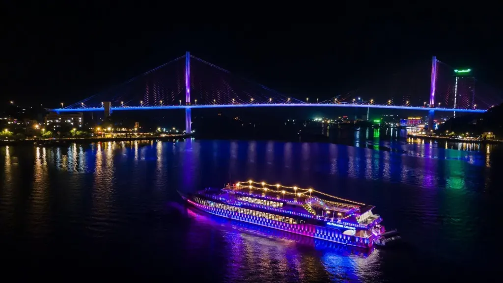 Luxurious Dining on the 5-Star Paradise Delight Cruise - Ha Long Bay image