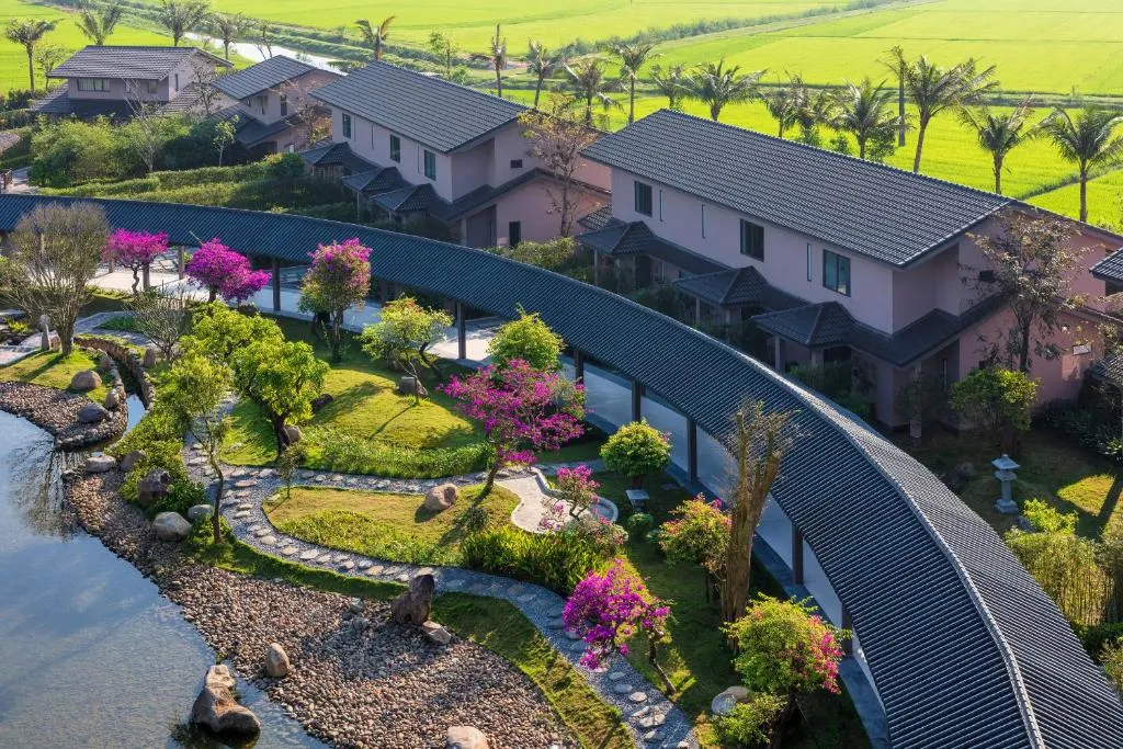 Hot Mineral Bath Experience at KOBI Onsen Resort Hue 3