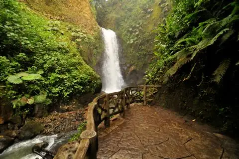 La Paz Waterfall Gardens Tour image