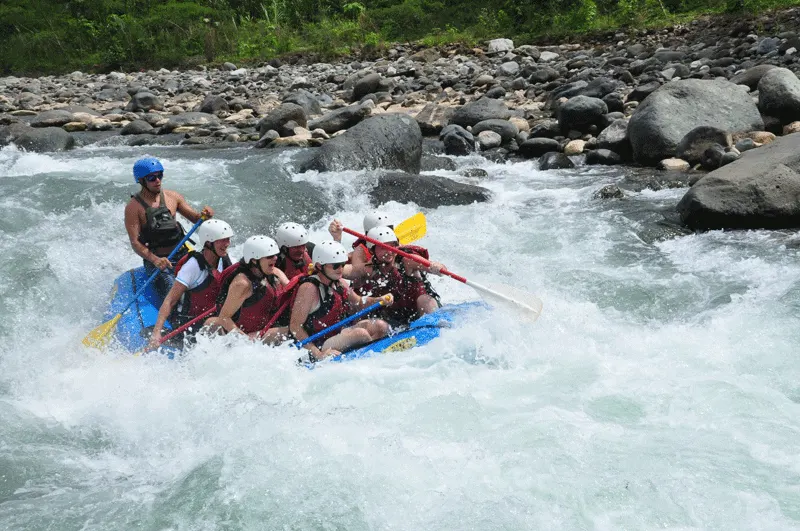 Savegre River White Water Rafting Class III Rapids from Manuel Antonio 4
