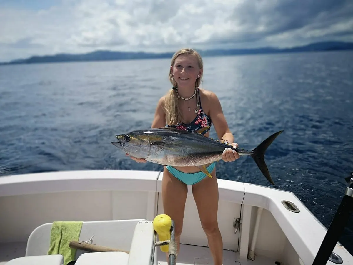 Tamarindo Sportfishing 31' Gamefisherman 4